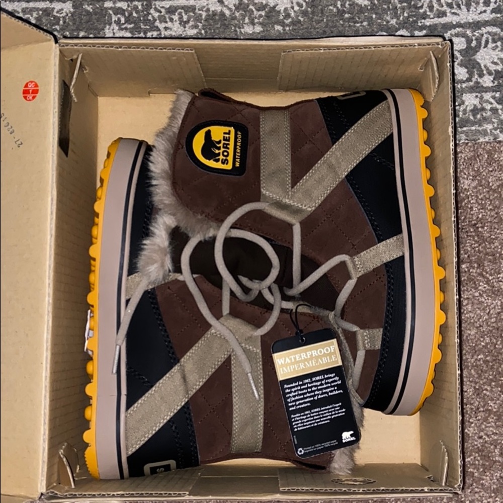 Sorel waterproof women’s boot size 6.5 new winter